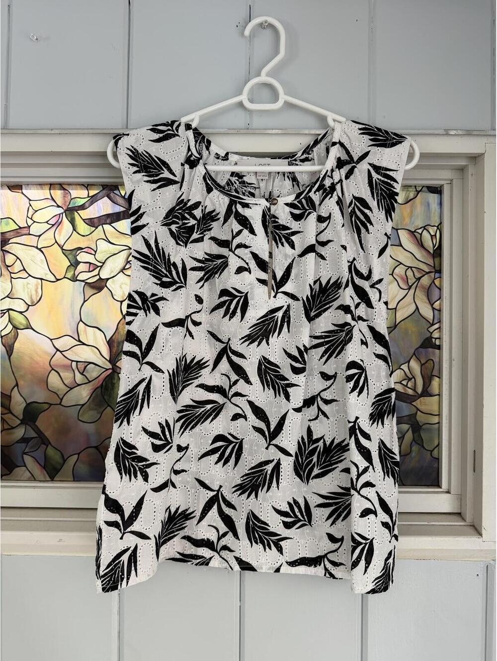LOFT Black and White Leaf Print Eyelet Top XS NWT
